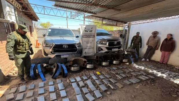 Tres detenidos en Salta cuando trasladaban 110 kilos de cocaína ocultos en neumáticos