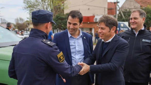 Kicillof incorporó nuevos patrulleros y una base policial en La Cava