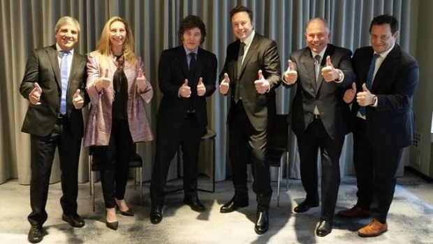 Luis Caputo, Javier Milei, Karina Milei, Demian Reidel y Gerardo Werththein con Elon Musk.