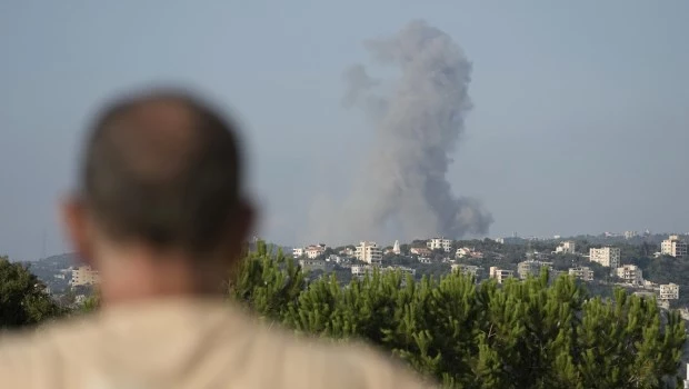 Hezbolá lanza misiles contra Tel Aviv e Israel llama a reservistas en una clara señal de escalada