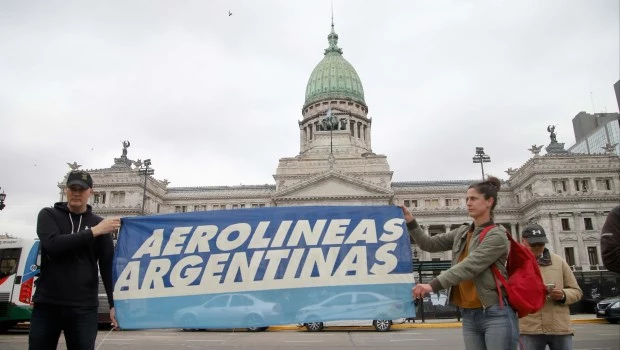 Marcha de Aeronavegantes al Congreso en contra de la privatización de Aerolíneas Argentinas