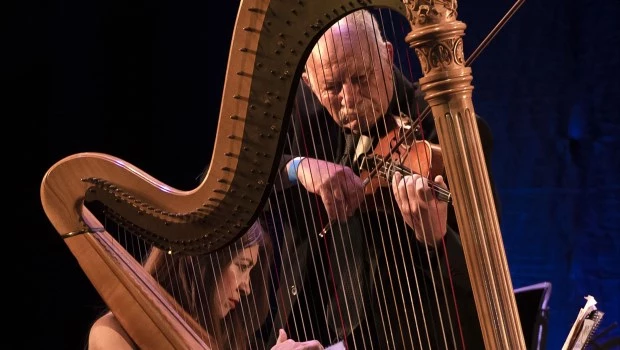 Arpa y violín en fluida comunicación, en un pasaje del concierto de cierre del Festival Konex de Música Clásica. GENTILEZA ANTONIO FRESCO