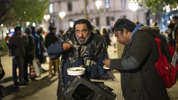 “Debemos acostumbrarnos a pensar que vamos a tener niveles de pobreza inaceptablemente altos”, explica Leopoldo Tornarolli.