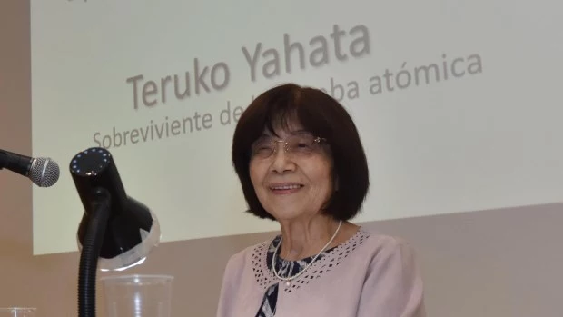 Teruko Yahata insta a construir un futuro sin armas nucleares, recordando el horror de su uso y la importancia de la paz.