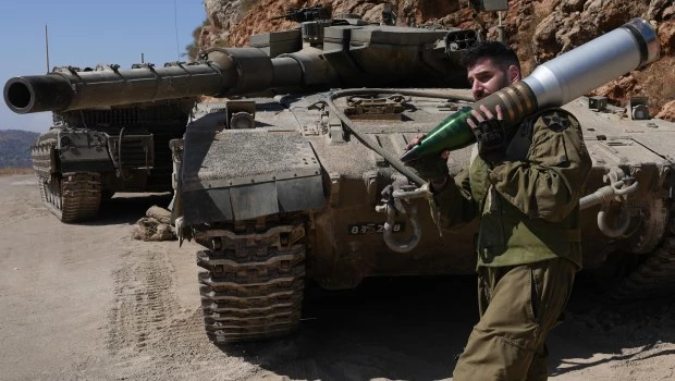 Un soldado israelí, en un área de preparación de tanques, cerca de la frontera norte de Israel con Líbano.