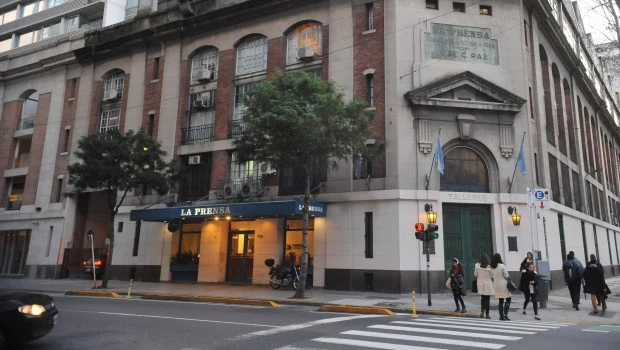 Foto: Gustavo Carabajal. El edificio actual de La Prensa, en Azopardo y Chile.