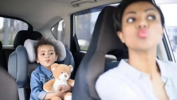 Mamás al volante: tips para tener en cuenta y proteger a los más pequeños