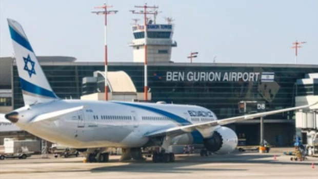 Israel interceptó 5 drones cerca del aeropuerto de Tel Aviv, que suspendió las operaciones