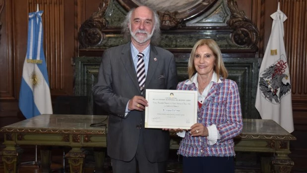 El profesor doctor Antioio Las Heras fue distinguido en el Salón San Martín de la Legislatura porteña por su gran aporte a la cultura.