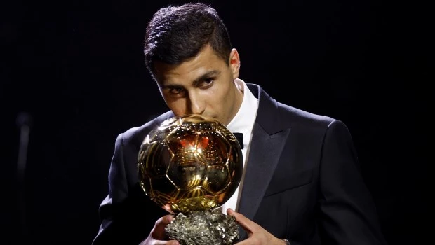 Rodri ganó el Balón de Oro en un triunfo para España que se demoró 64 años