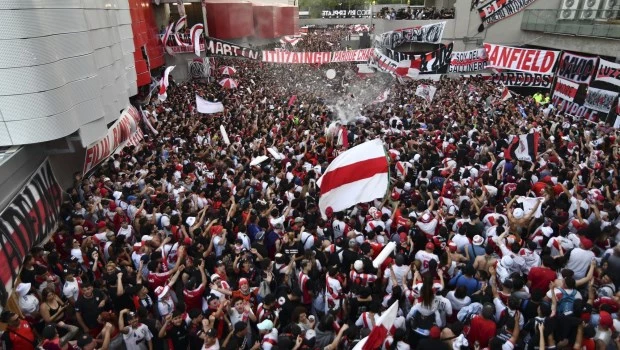 Banderazo de los hinchas de River en las horas previas a la revancha contra Mineiro