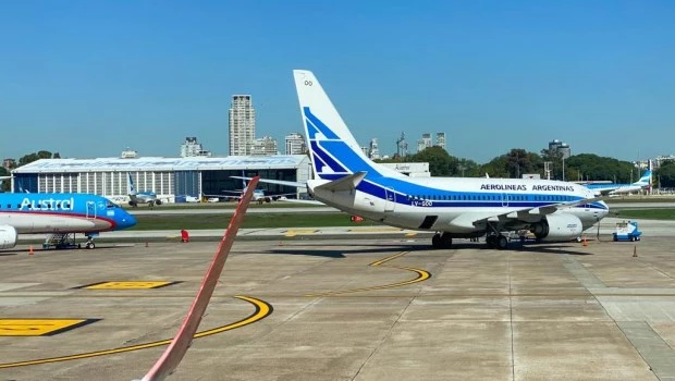 El Gobierno le quitó la exclusividad a Aerolíneas en Aeroparque para darle lugar a las low cost