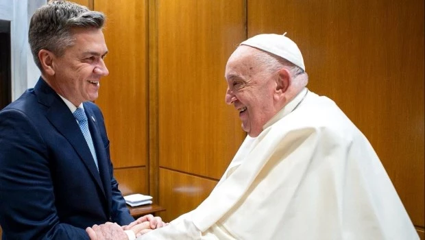 El gobernador del Chaco fue recibido por Francisco en el Vaticano