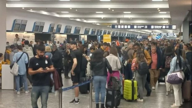 Los pilotos levantan la medida de fuerza y se normalizarán los vuelos de larga distancia