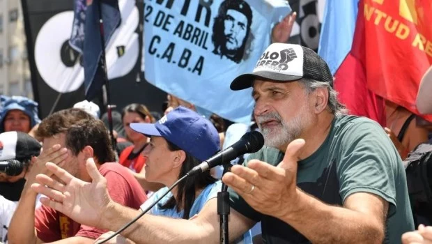 Piqueteros marcharon por la 9 de Julio con reclamos contra "el hambre, la desocupación y la represión"