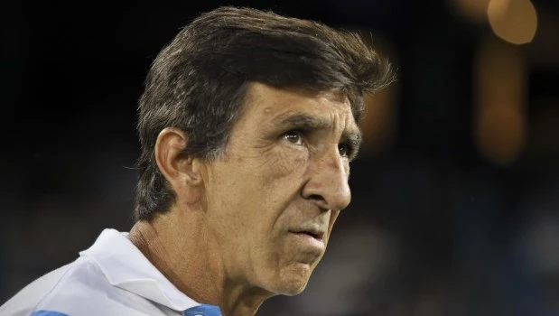 Gustavo Costas, mascota, hincha, jugador, técnico... Un emblema de Racing.