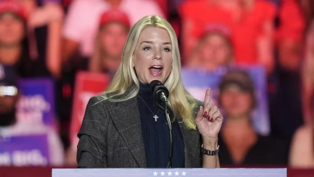 Trump eligió a Pam Bondi como candidata a fiscal general, tras la retirada de Matt Gaetz