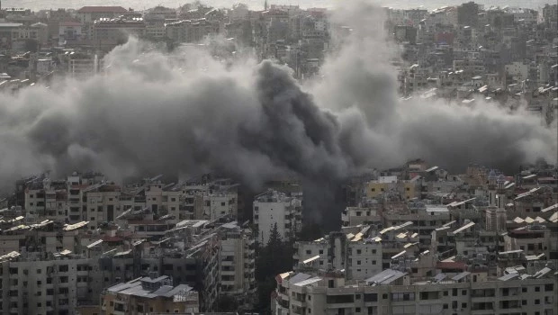 Ataque israelí mata a un soldado libanés y hiere a 18, mietras Hezbollah lanza cohetes hacia territorio judío