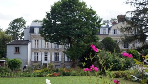 Vista del actual convento La Solitudine, conocido como Grand Bourg, que fue la casa del general San Martín antes de instalarse definitivamente en Boulogne-sur-Mer.