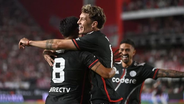 River se lleva tres puntos vitales de La Plata al vencer a Estudiantes