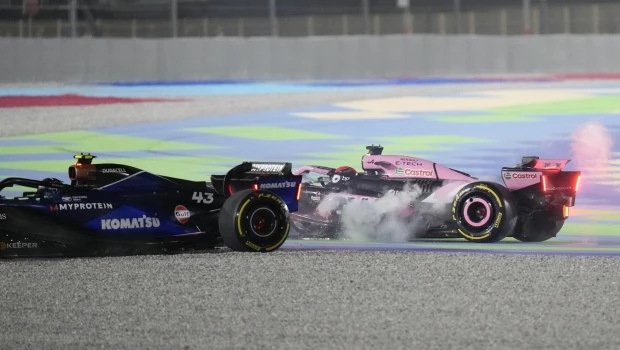 Chocaron a Colapinto en la primera curva del Gran Premio de Qatar y se terminó su participación en la carrera