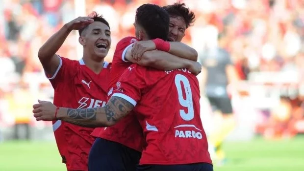 Independiente se hizo fuerte en Avellaneda y venció a Central Córdoba por 2 a 0