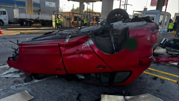 Un automovilista chocó contra una cabina de peaje en Panamericana a más de 100km/h y murió