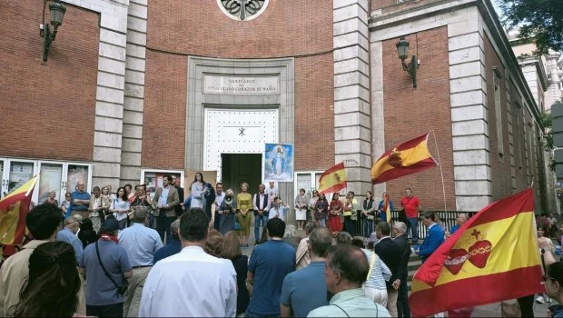 Las elites gobernantes no toleran que los católicos recen el Rosario en público, como vienen haciendo en Madrid desde fines de 2023.