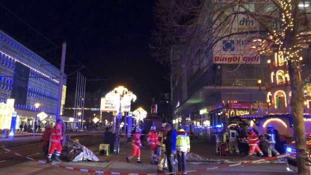 Por lo menos dos muertos y 60 heridos por el auto que embistió un mercado navideño en Alemania