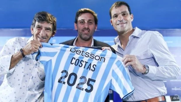 Costas renovó con Racing: "Estando juntos, podemos llevar al club más alto que nunca" 