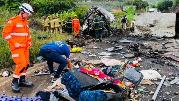 Al menos 37 muertos en un accidente entre varios vehículos en Brasil