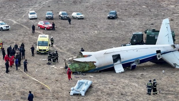 Un avión azerbaiyano se estrella en Kazajistán: 38 muertos y 29 sobrevivientes