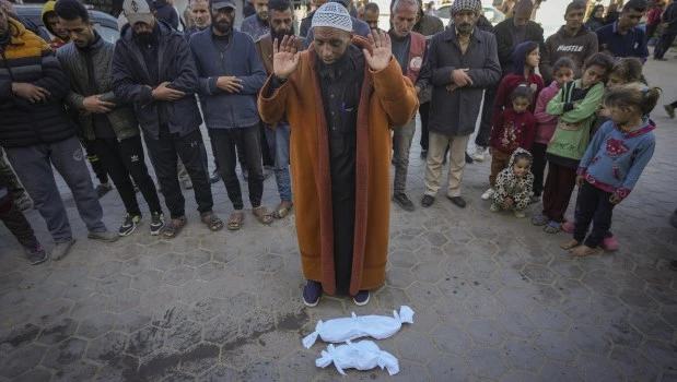 Mueren al menos cuatro bebés por el frío invernal en campamento de refugiados de la costa de Gaza