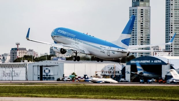 Éxodo de fin de año con récord de pasajeros transportados por Aerolíneas Argentinas 