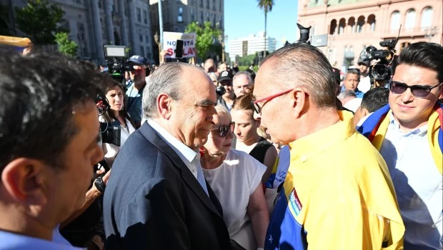 Francos se solidarizó con los venezolanos y dijo que "es ilegal" la detención del gendarme