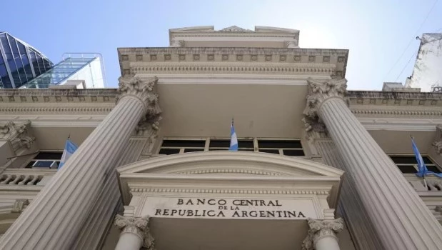 El Banco Central reducirá el ritmo de devaluación del peso frente al dólar oficial al 1% mensual