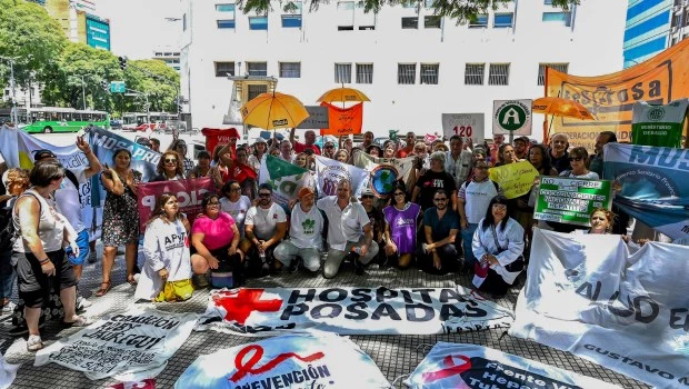 Abrazo a la salud pública para exigir la entrega inmediata de medicación a pacientes oncológicos