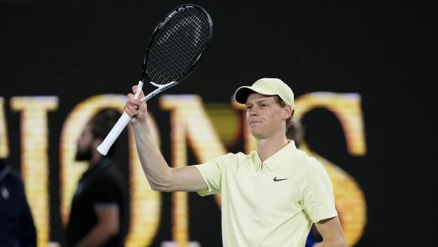 Abierto de Australia: Sinner avanza y Medvedev cae eliminado