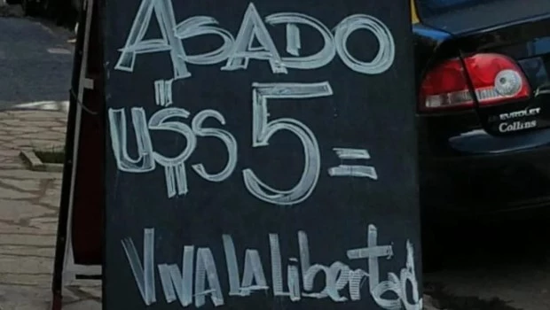 Desde hoy, los precios podrán mostrarse en dólares en Argentina