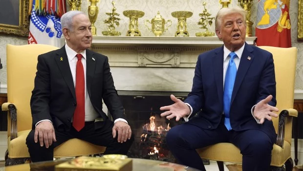 Trump se reúne con Netanyahu y propone el reasentamiento permanente de los palestinos de Gaza