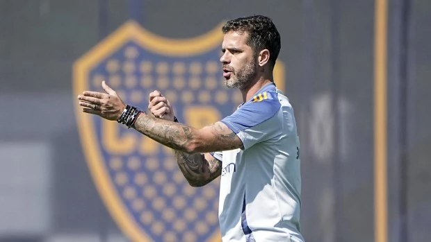 Gago no tiene previsto hacer cambios en Boca para enfrentar a Racing 