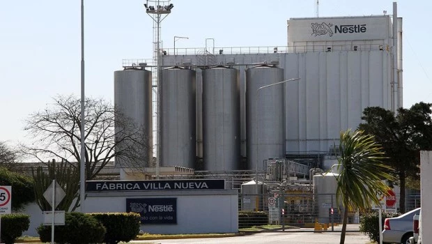 Nestlé frenará las operaciones de su planta en marzo