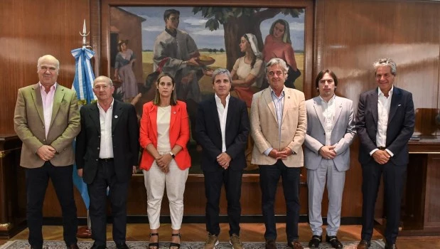 El Gobierno le prometió a la Mesa de Enlace que eliminará el impuesto al Cheque