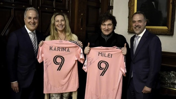 Milei cruzó a Brancatelli por sus críticas a Messi: "El kirchnerismo es una secta enferma de poder"