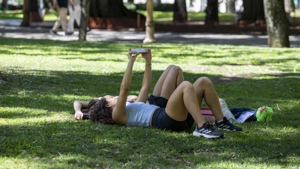 La semana arrancó con lluvias y será un poco menos calurosa en la Ciudad y sus alrededores 