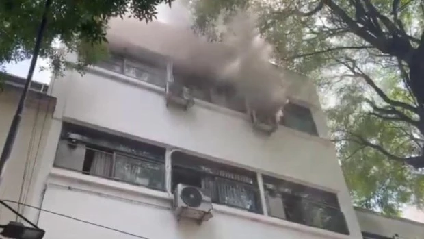 Más de 60 evacuados por un incendio en un colegio en Caballito