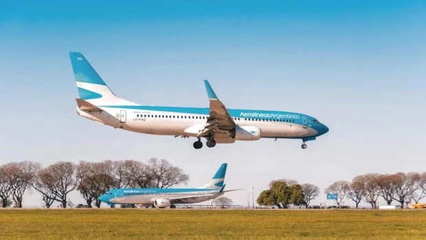 Aerolíneas Argentinas y el gobierno de San Luis acordaron sostener la ruta a Merlo