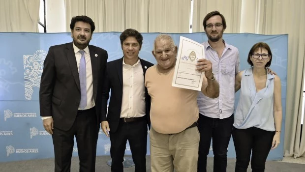 Kicillof acordó con los estatales un aumento escalonado del 9%