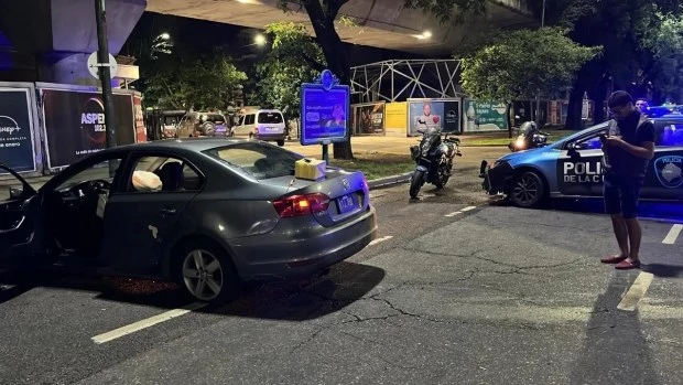 Persecución y choque en Belgrano: el conductor tenía cocaína en el auto y fue detenido 