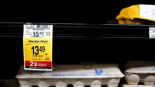 El aumento de precios de alimentos y combustibles elevó la inflación de Estados Unidos en enero